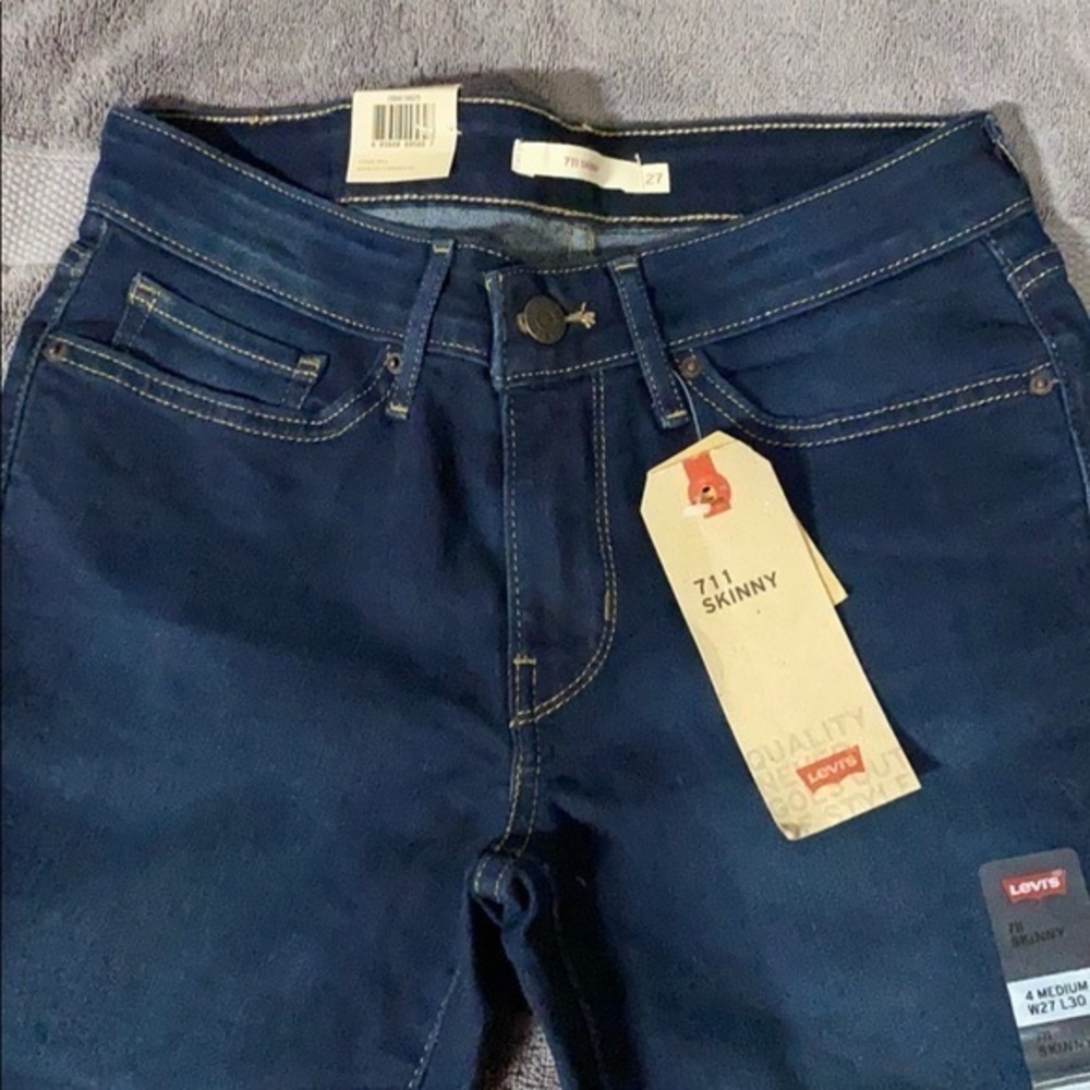 - LEVIS 711 SKINNY JEAN